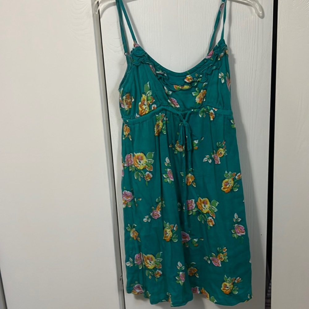 Cute Aeropostale summer dress sundress green with flowers adjustable straps
